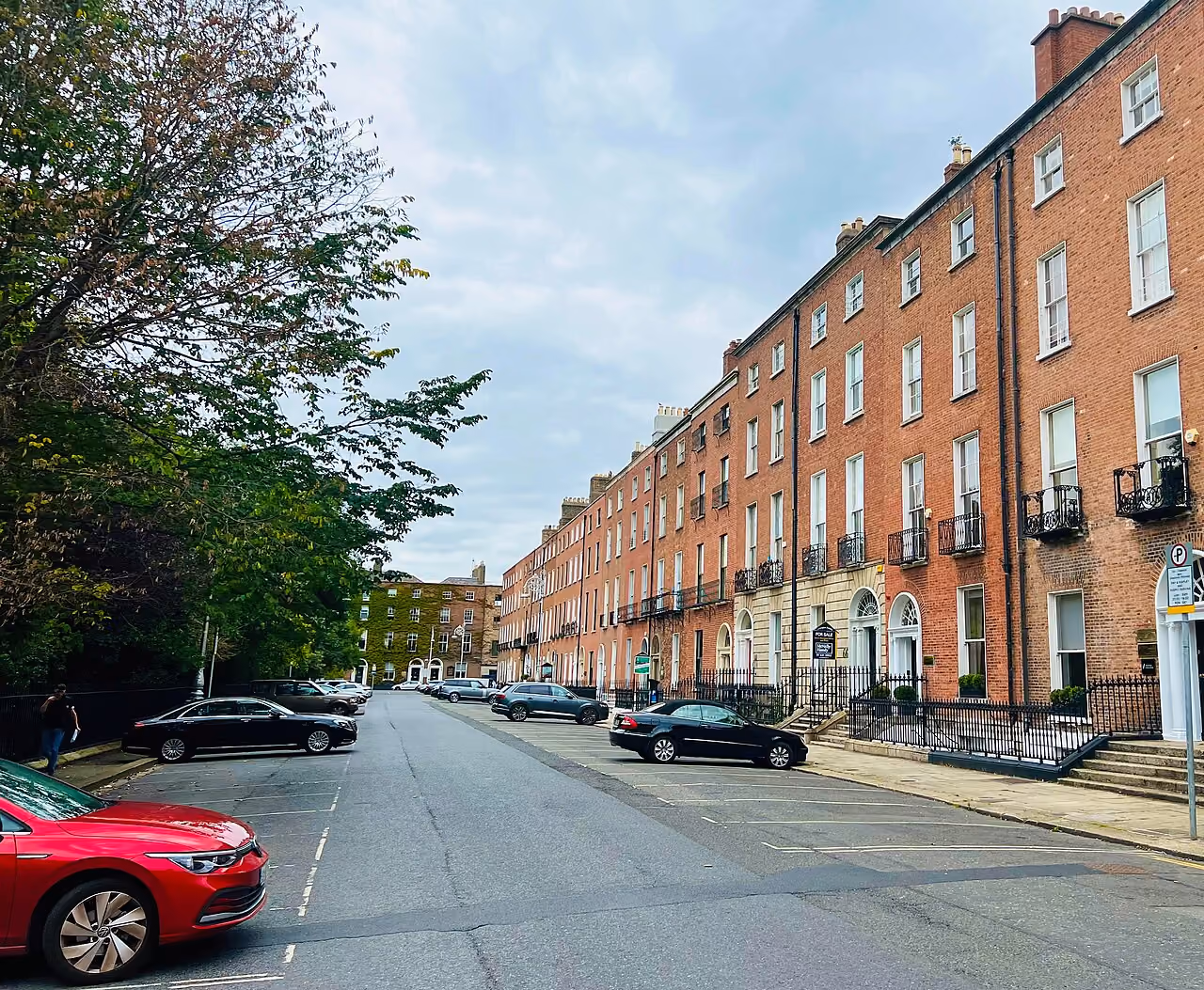 Safe Electric technician isolating hazardous circuit in Baggot Street & Georgian Quarter home