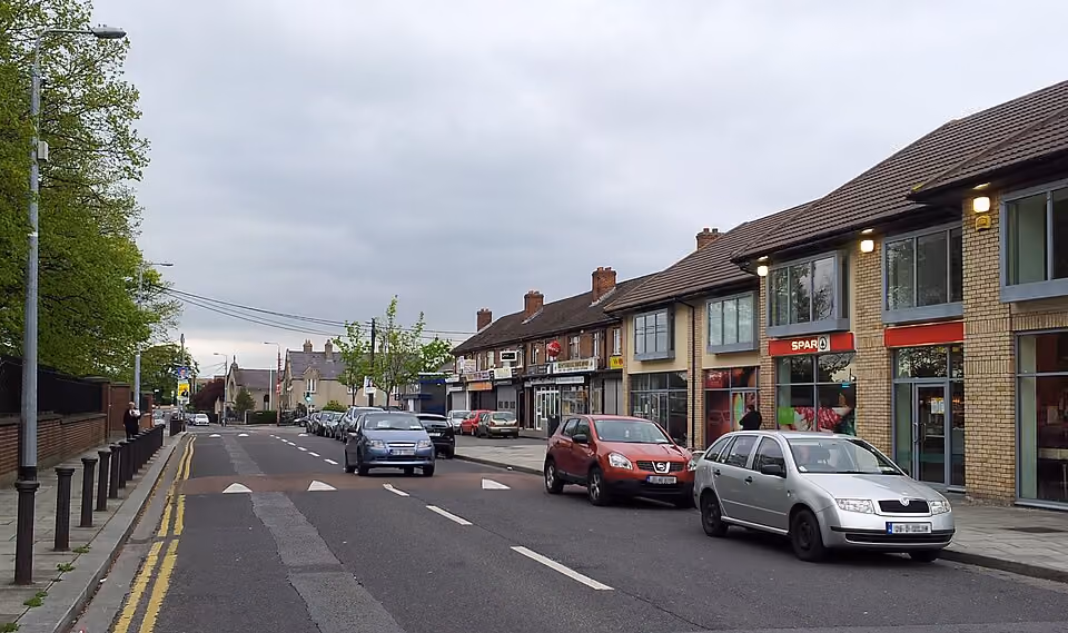 Safe Electric technician isolating hazardous circuit in Coolock home
